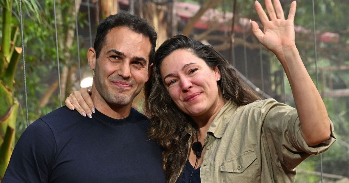 Kelly Brook breaks down in tears and sobs on husband after off camera bombshell - The Mirror