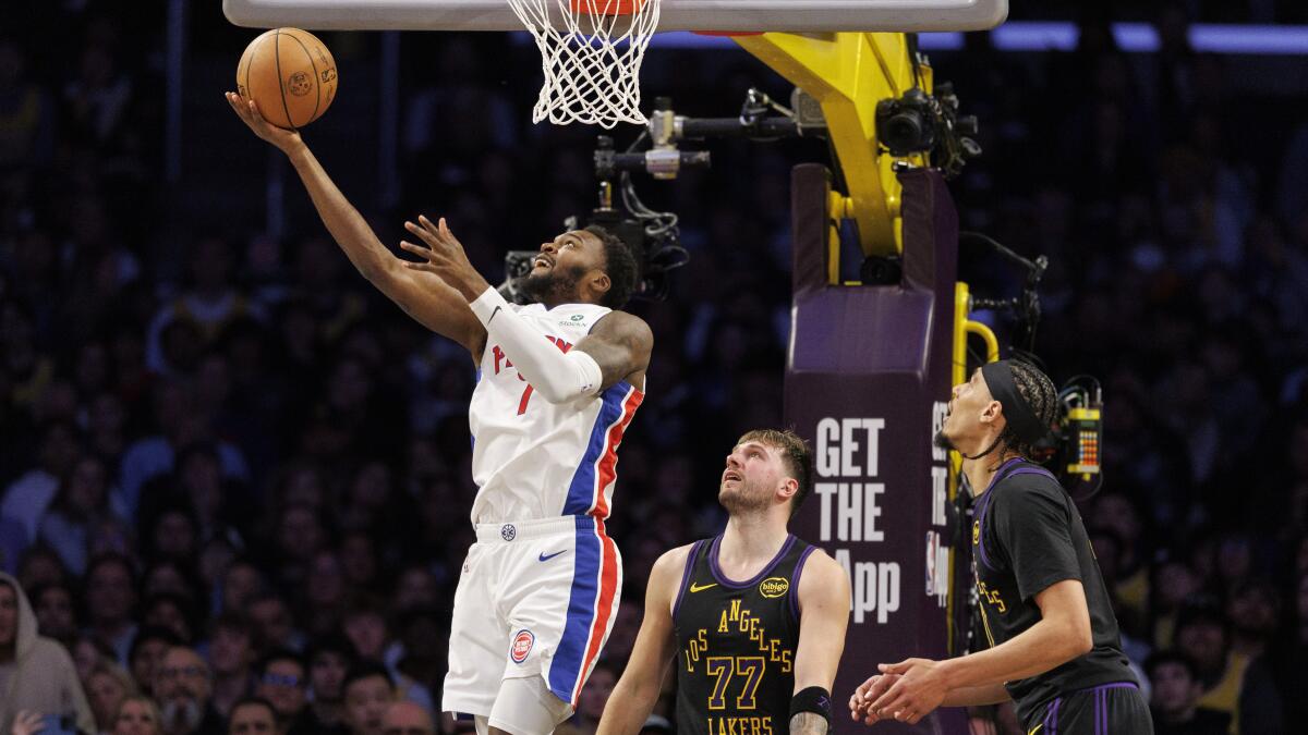 Lakers implode in fourth quarter of turnover-filled blowout loss to Pistons