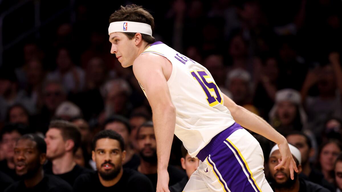 Lakers' Austin Reaves will not return vs. Rockets because of calf soreness