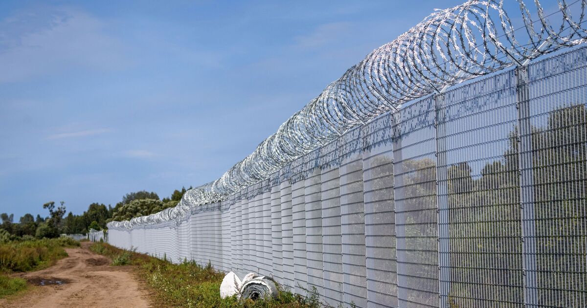 NATO ally builds 175-mile long barrier along Russian border amid WW3 fears