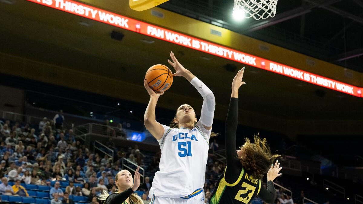 Lauren Betts helps No. 3 UCLA pummel Oregon in Big Ten opener