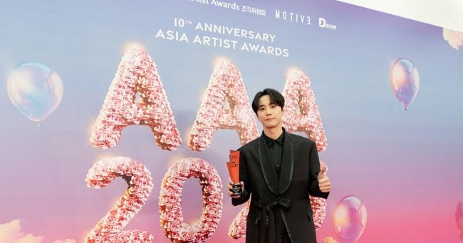 Lee Jun-young Wins Asia Artist Awards Best Actor