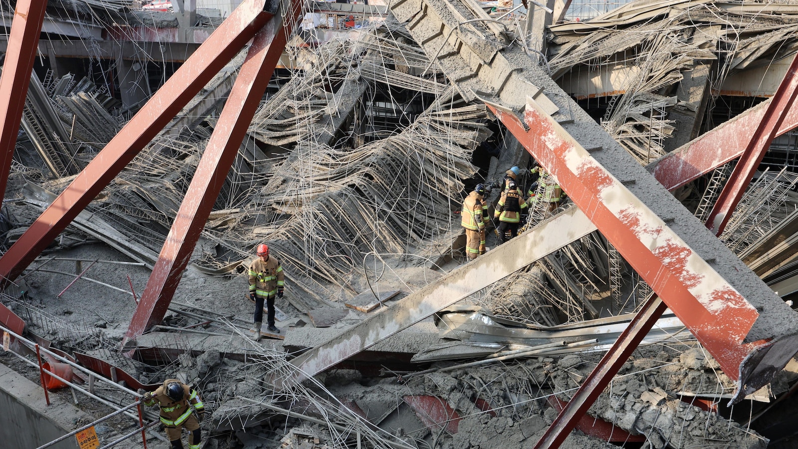 Library under construction in South Korea collapses, killing 1 and trapping 3