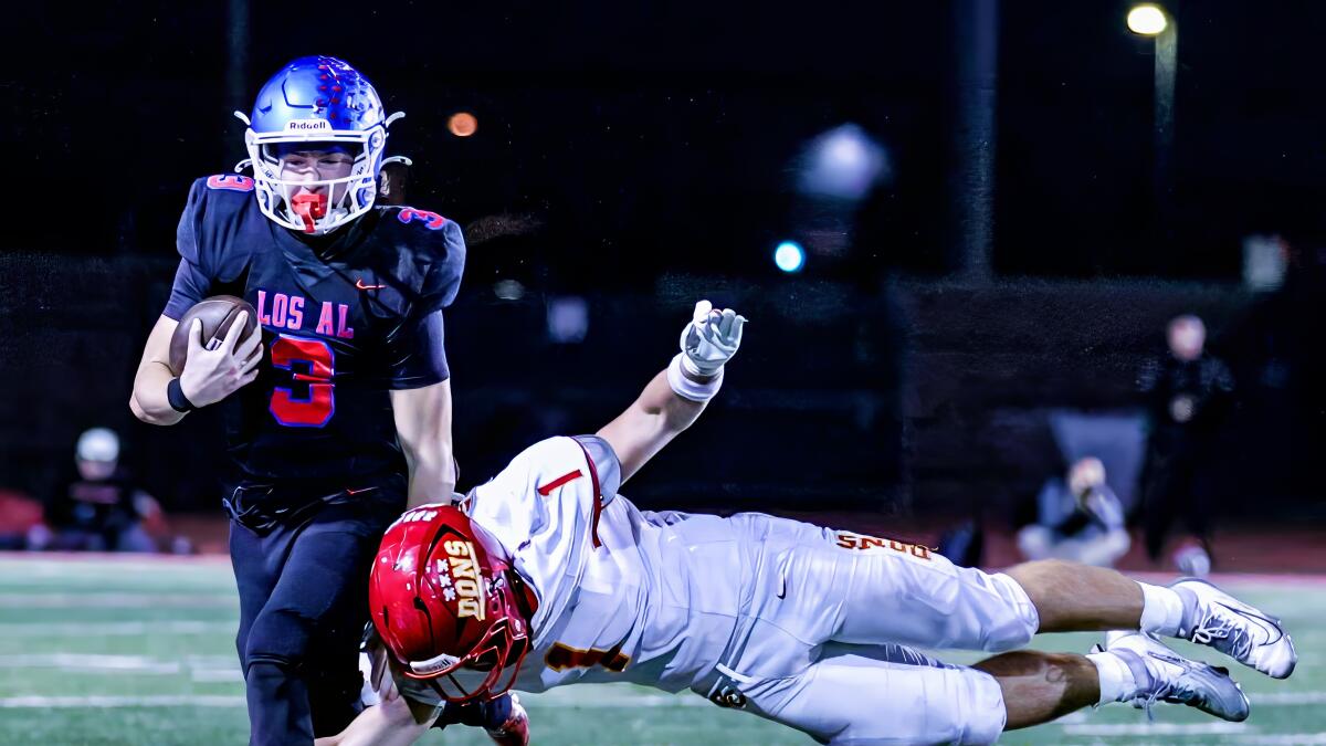 Los Alamitos falls to San Diego Cathedral in Division 1-AA regional football game