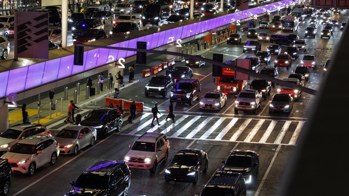 Contributor: Only Los Angeles could spend $1.5 billion to make airport traffic worse