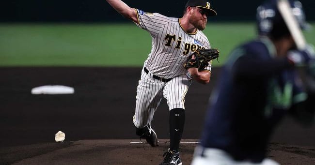Lotte Giants Form Foreign One-Two Punch with Caution