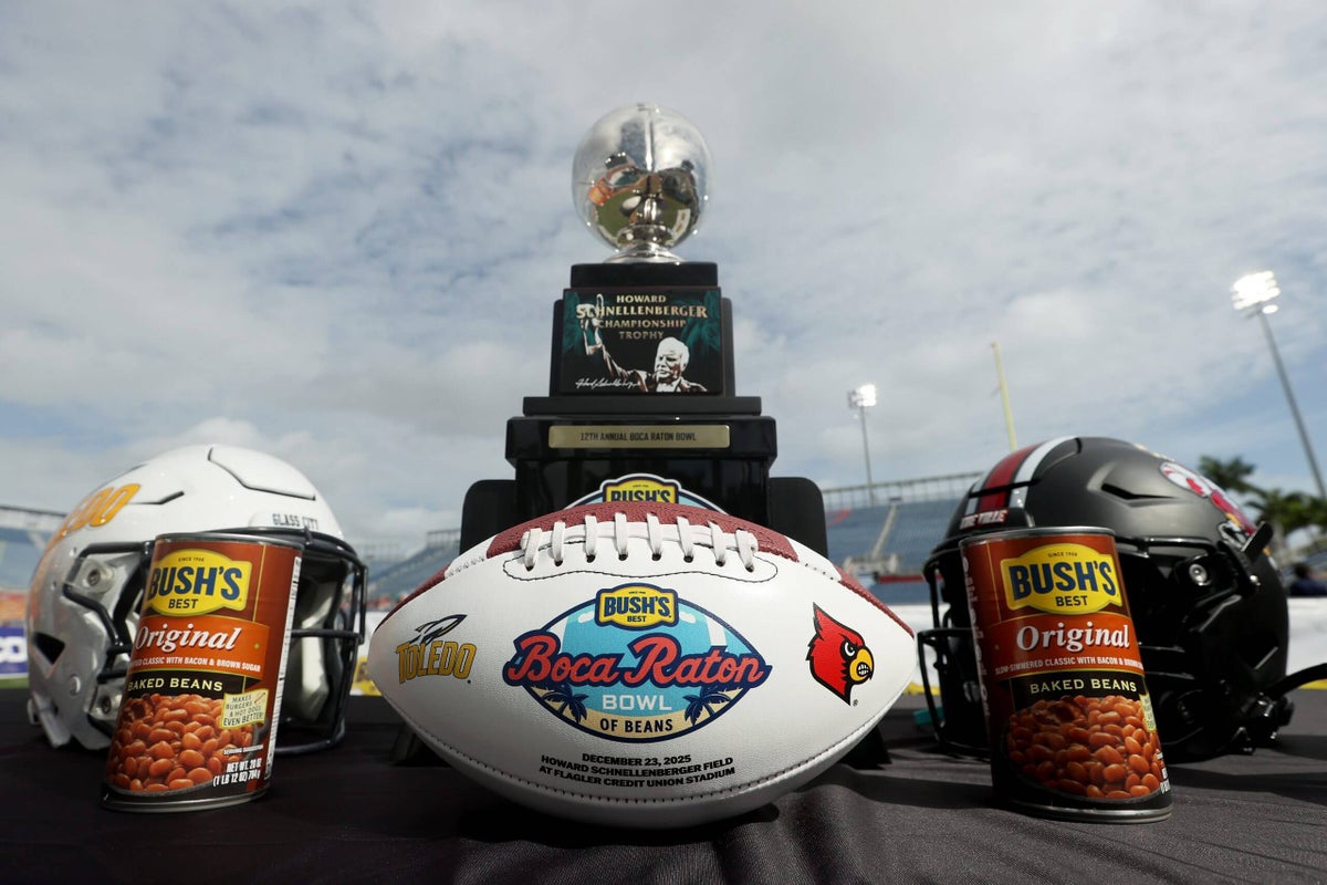 Louisville eats beans out of trophy during Bush's Boca Raton Bowl victory celebration
