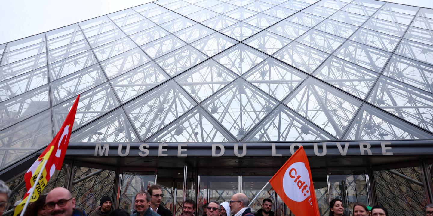 Louvre workers vote to extend a strike at the world's most visited museum