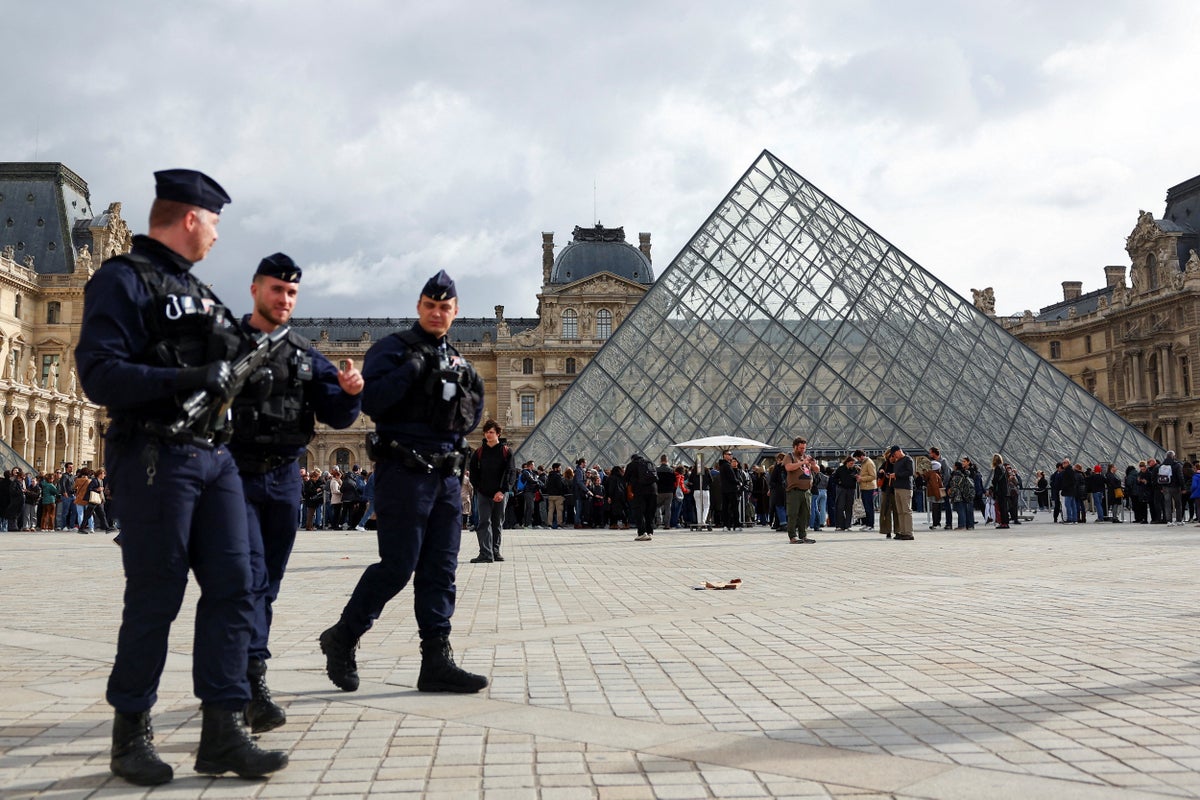 Louvre workers confirm strike action after $102M heist