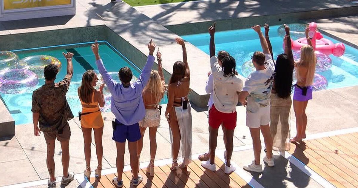 Love Island stars spark engagement rumours with hidden detail in Christmas snap - The Mirror