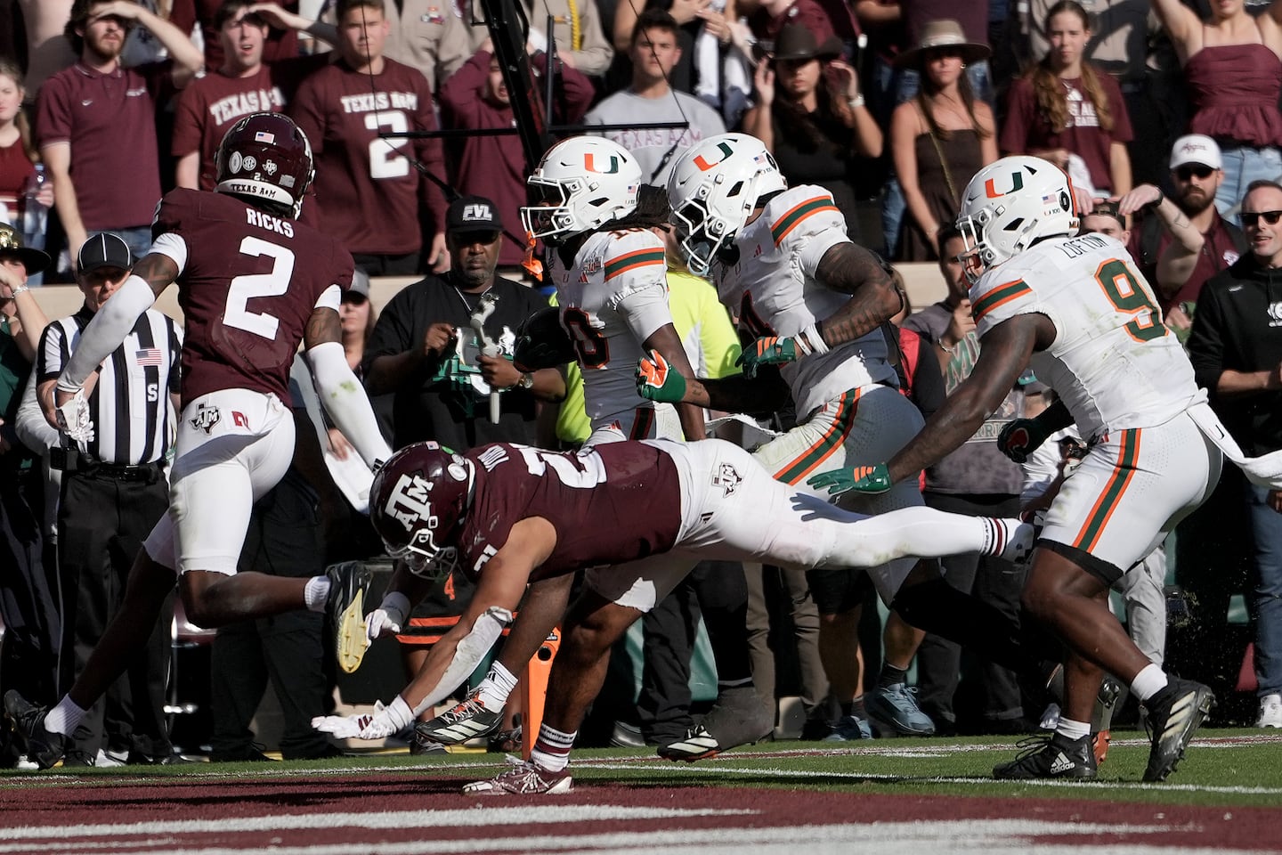 Malachi Toney scores game-winning touchdown as Miami beats Texas A&M in College Football Playoff - The Boston Globe