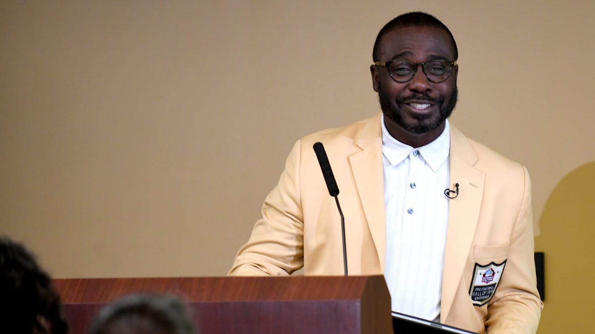 Marshall Faulk 'sold' on Southern job after talks with Hall of Fame friend, NBA champion