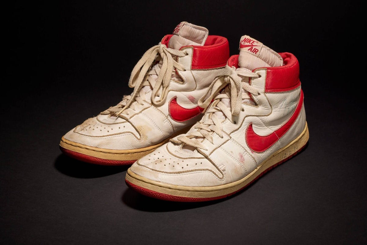 Michael Jordan's rookie shoes fetch almost $700K; Kobe memorabilia stands out at auction