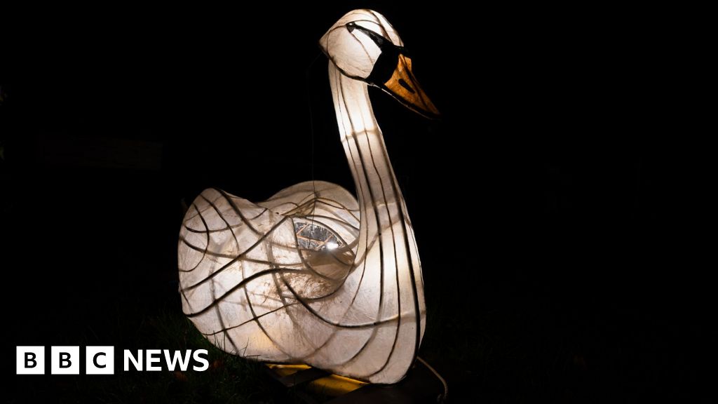 Monmouthshire and Brecon canal marks 225 years with lanterns