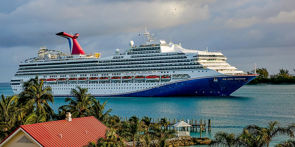 Mother jumps into water to save 4-year-old daughter who fell between cruise ship and dock