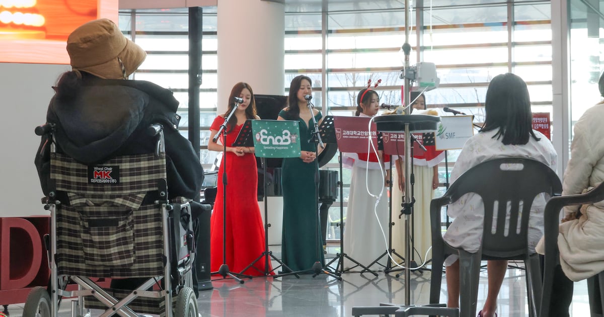Musicians Volunteer Unpaid to Comfort Hospital Patients