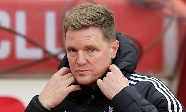 Newcastle star taken to hospital after being forced off vs Sunderland