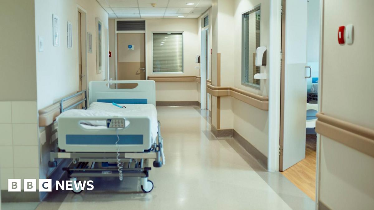 NI healthcare: 'Completely unacceptable' levels of corridor care in NI