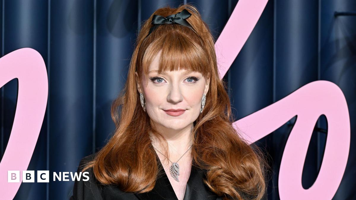 Nicola Roberts of Girls Aloud pregnant with first child