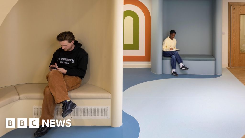 Northampton youth mental health centre The Sett opens