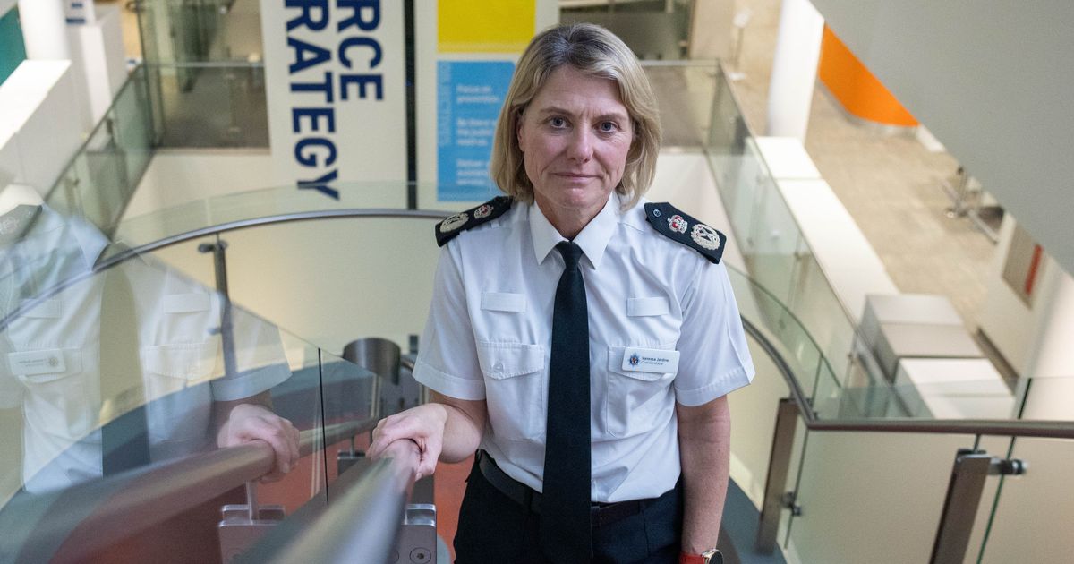 Top cop forced to quit social media after vile online abuse and rape threats - The Mirror