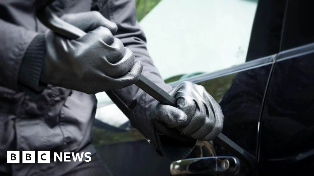 Nottinghamshire Police issue Christmas car theft warning