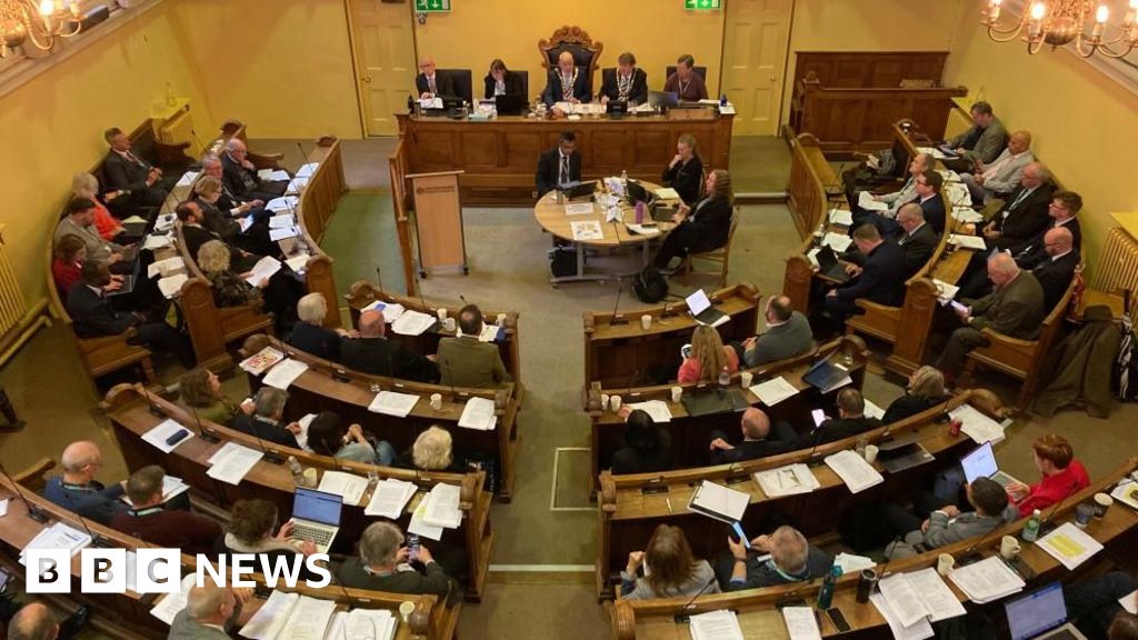 Oxfordshire councillors award themselves 8% pay rise