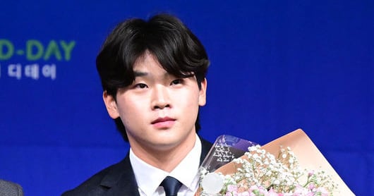 Park Chan-hyeong's Human Victory: From Part-Time Job to Lotte Giants