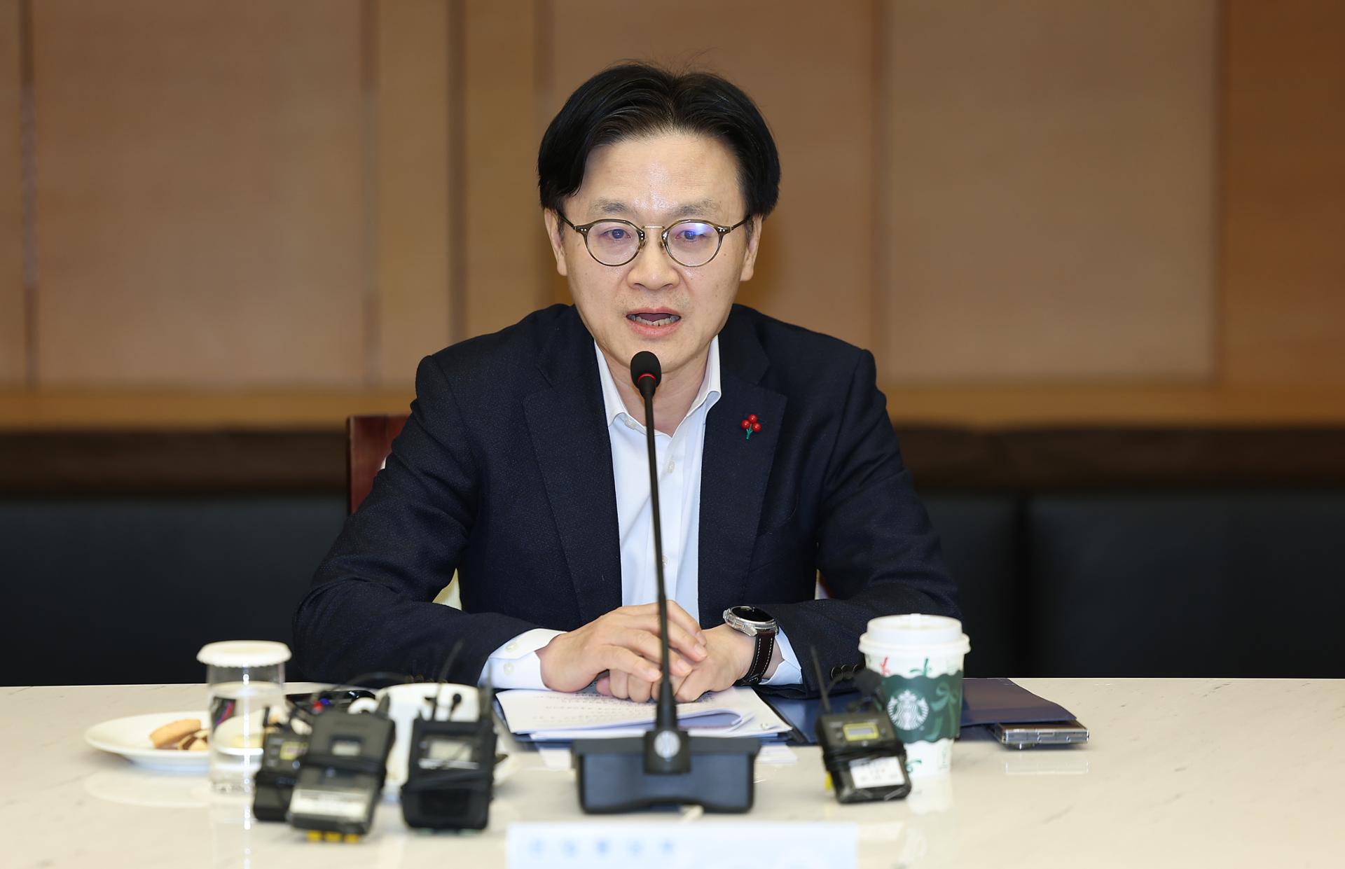 Petrochemical firms to cut 3.7 mil. tons in NCC capacity through restructuring: minister - The Korea Times