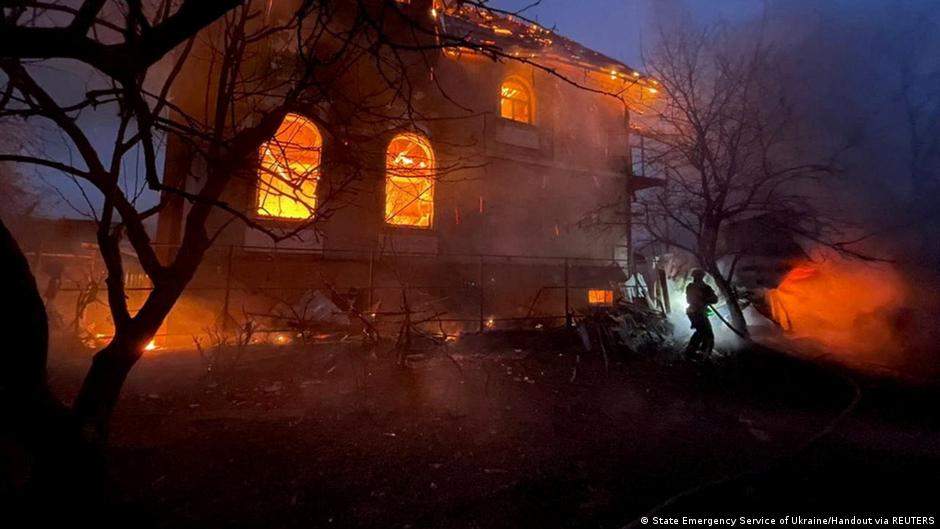 Poland shuts two airports amid Russian strikes on Ukraine