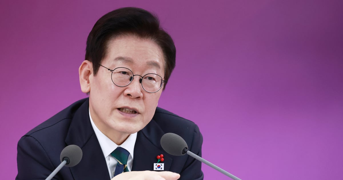 President Lee Jae-myung's Approval Rating Drops to 59%