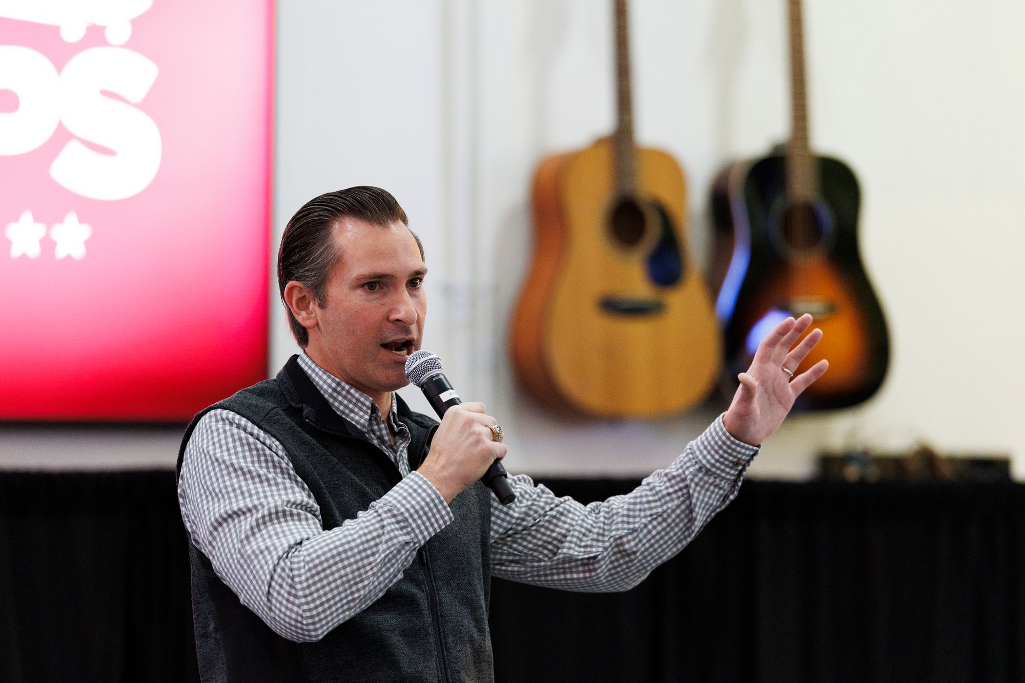 Republican Van Epps holds House seat in Tennessee as Democrat rides blue tsunami