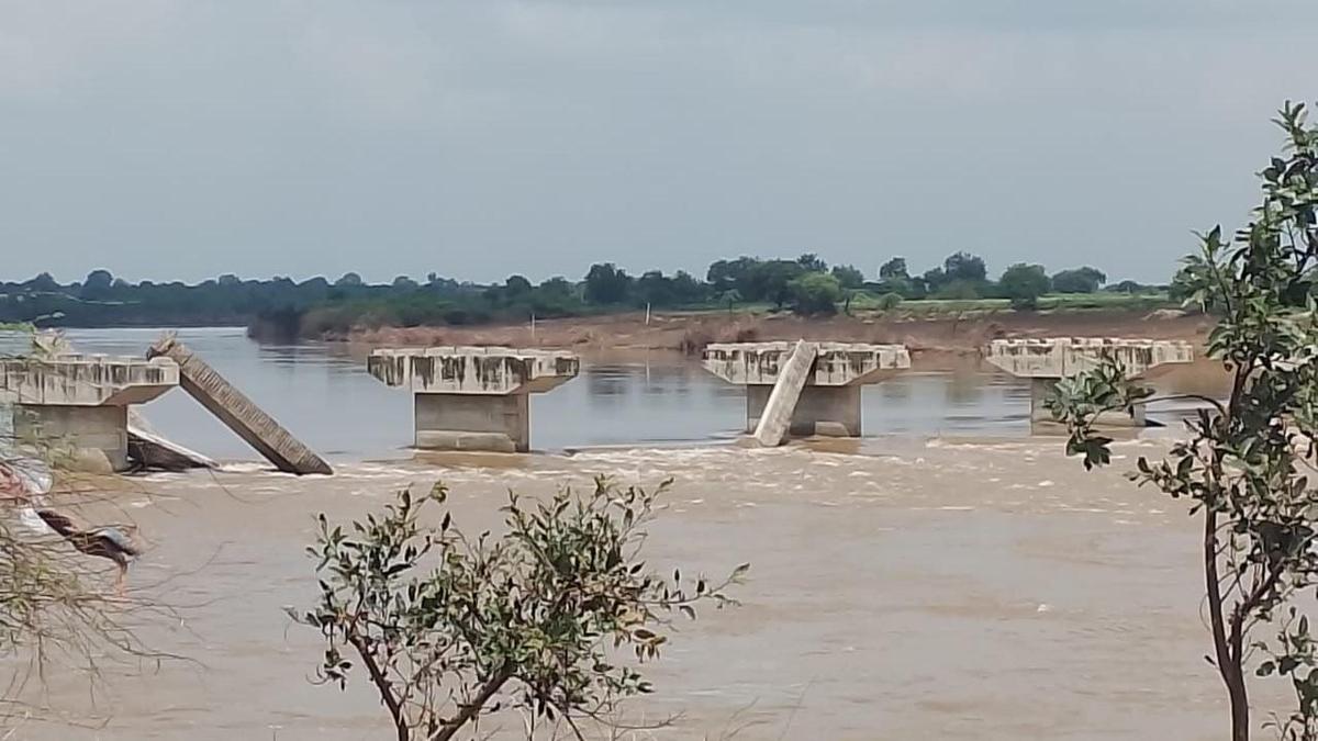 Residents and various organisations to launch indefinite dharna from Dec. 9 over delayed Naribol-Chamanur bridge work