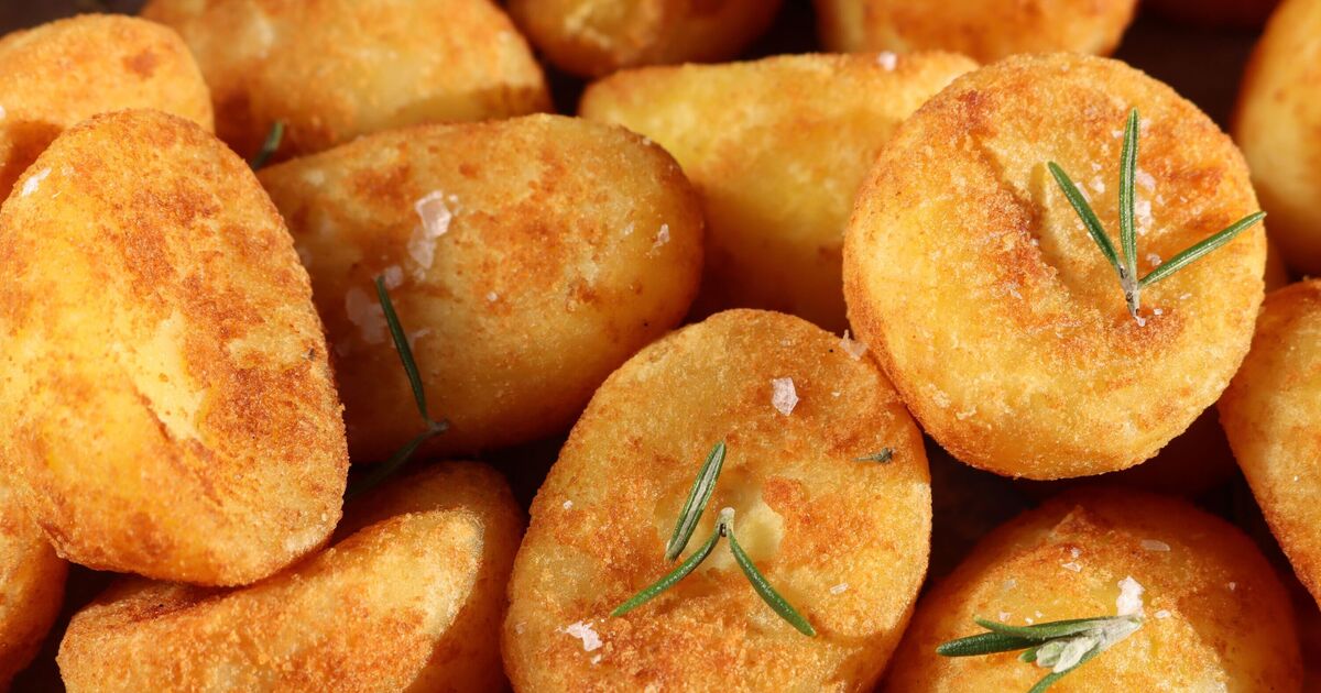 Roast potatoes will be perfectly crisp and fluffy if 1 simple ingredient adde...