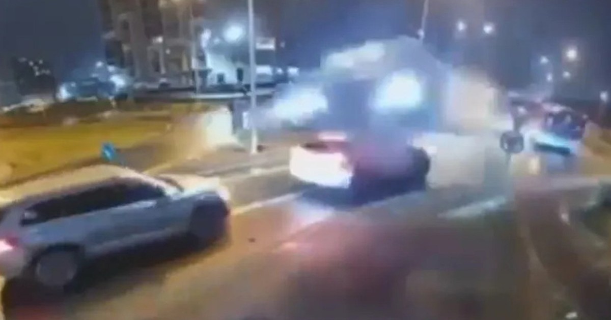 Romanian motorist sends car 'flying' over roundabout in crazy accident