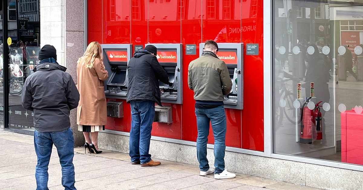 Santander makes major change for current account holders from today - The Mirror