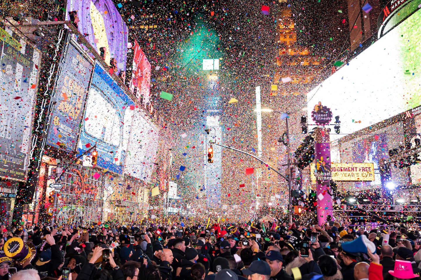Seacrest, Gronk, Cooper, and more: Your ultimate guide to New Year's Eve countdowns and TV specials - The Boston Globe