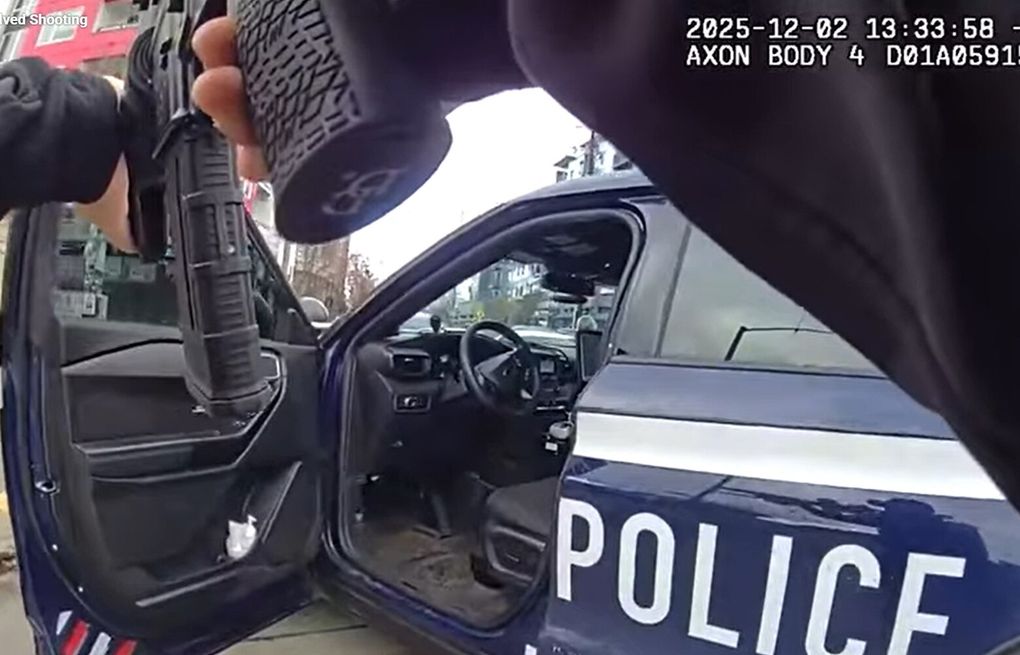 Seattle police video shows moment officers fatally shoot man