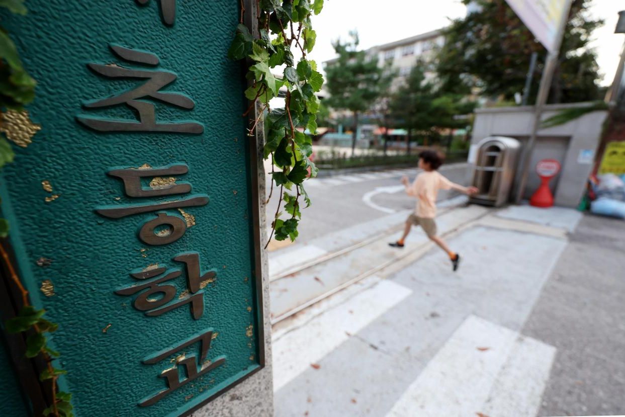 Facing enrollment crisis, Seoul boosts funding, support for small schools - The Korea Times