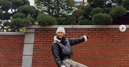 Son Dam-bi Shows Proportions in Winter Fashion Photos