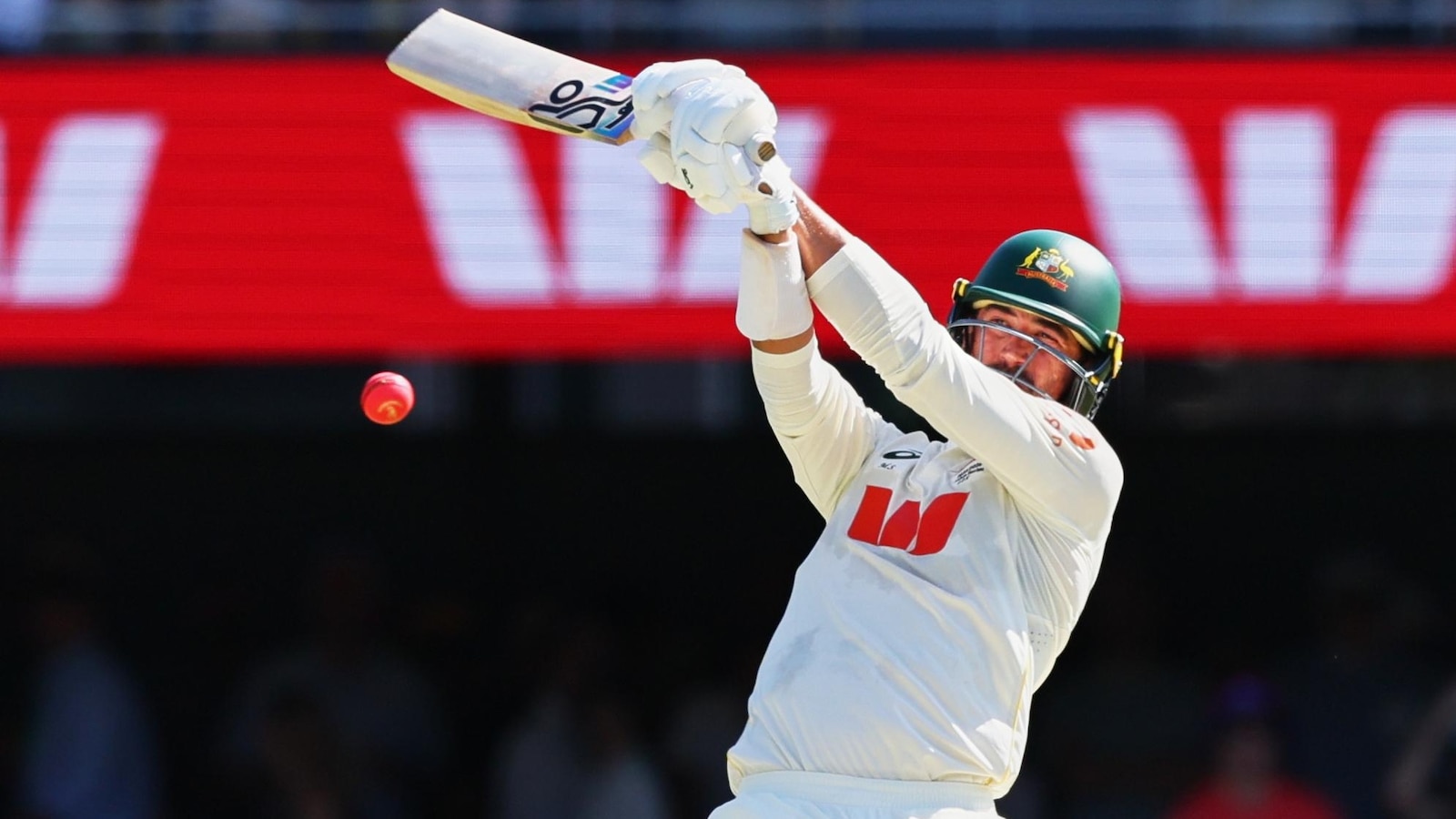 Starc's unbeaten 46 extends Australia's lead to 116 on Day 3 of 2nd Ashes test