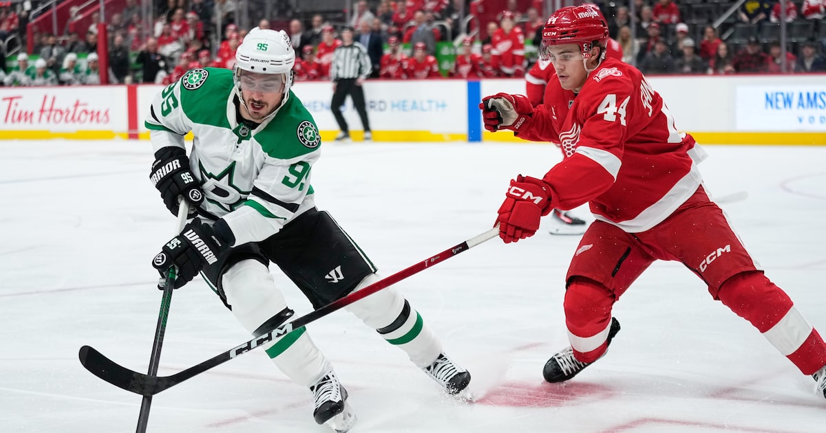Stars' winning streak snapped as Red Wings pull away in back-and-forth battle in Detroit