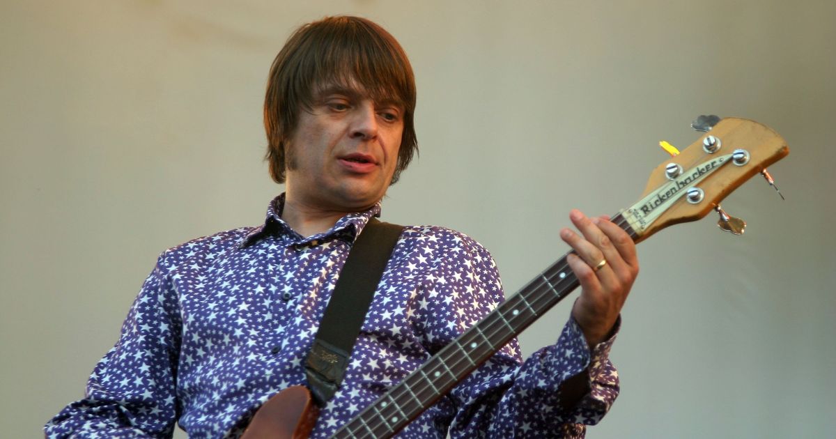 Stone Roses legend Mani laid to rest as bandmate and Oasis stars arrive at funeral - Daily Star