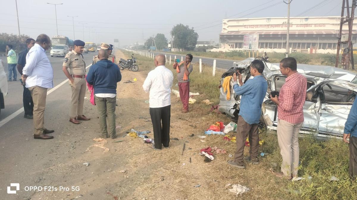 Three killed as bus rams into car on NH-16 near Guntur