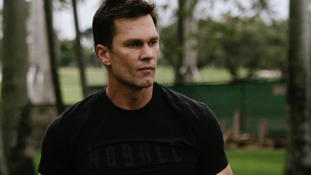 Tom Brady posts flirty pic after ex Gisele secretly marries