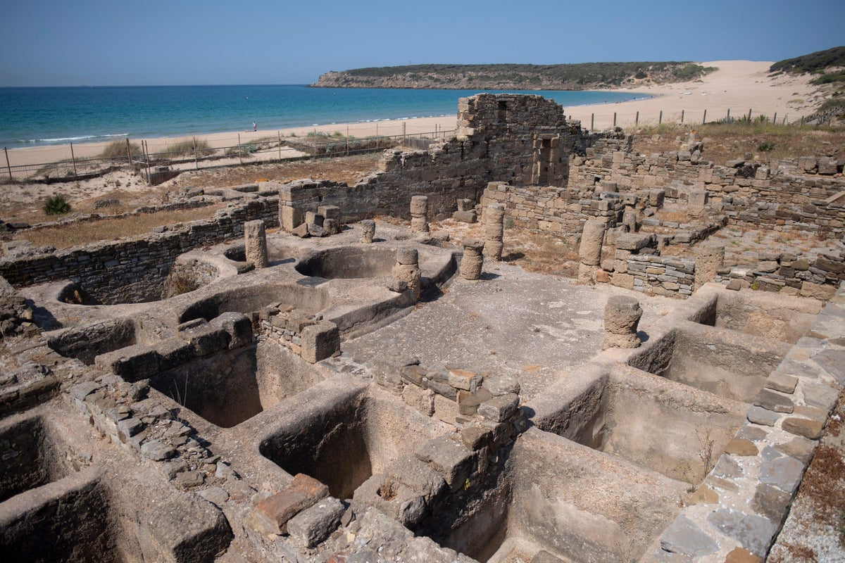 'Tomb raiders' arrested after anicent treasures stolen