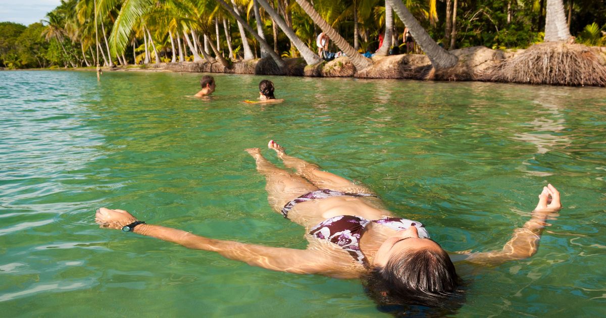'I booked a holiday to paradise but it turned out to be rubbish-filled hell' - The Mirror
