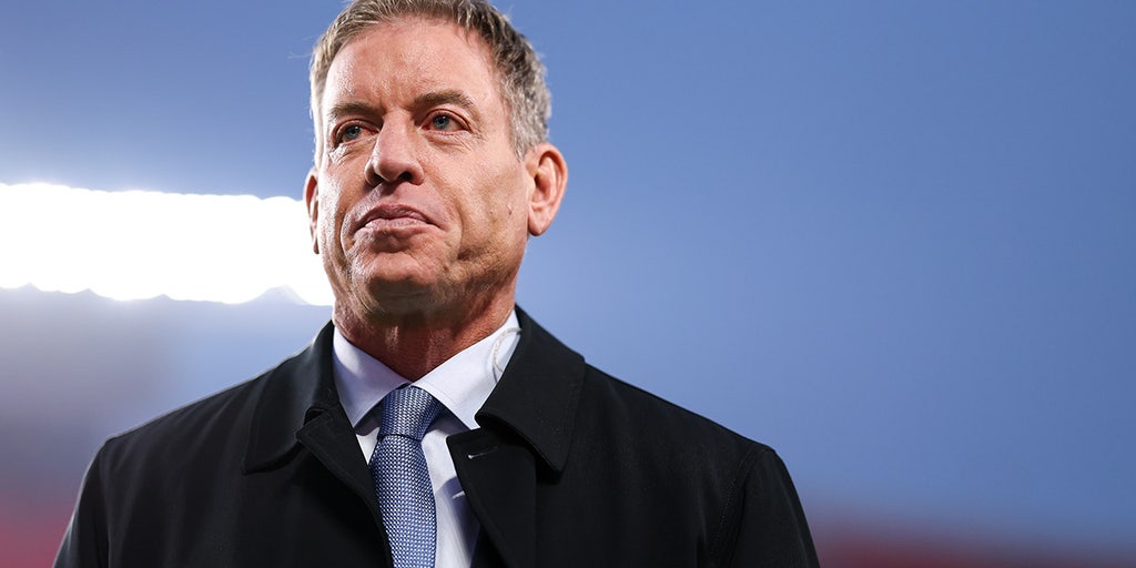Super Bowl champion Troy Aikman rails against referees over taunting penalty in Dolphins-Steelers game