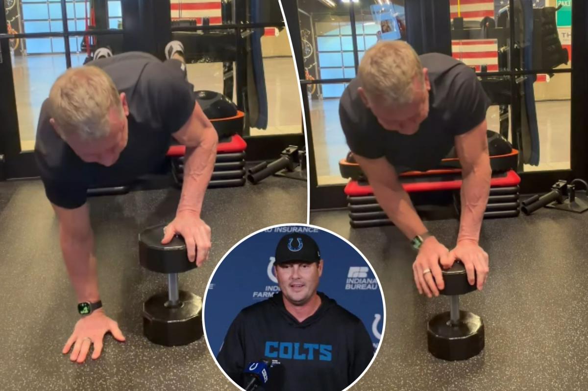Troy Aikman shows off insane workout as he piggybacks off Philip...