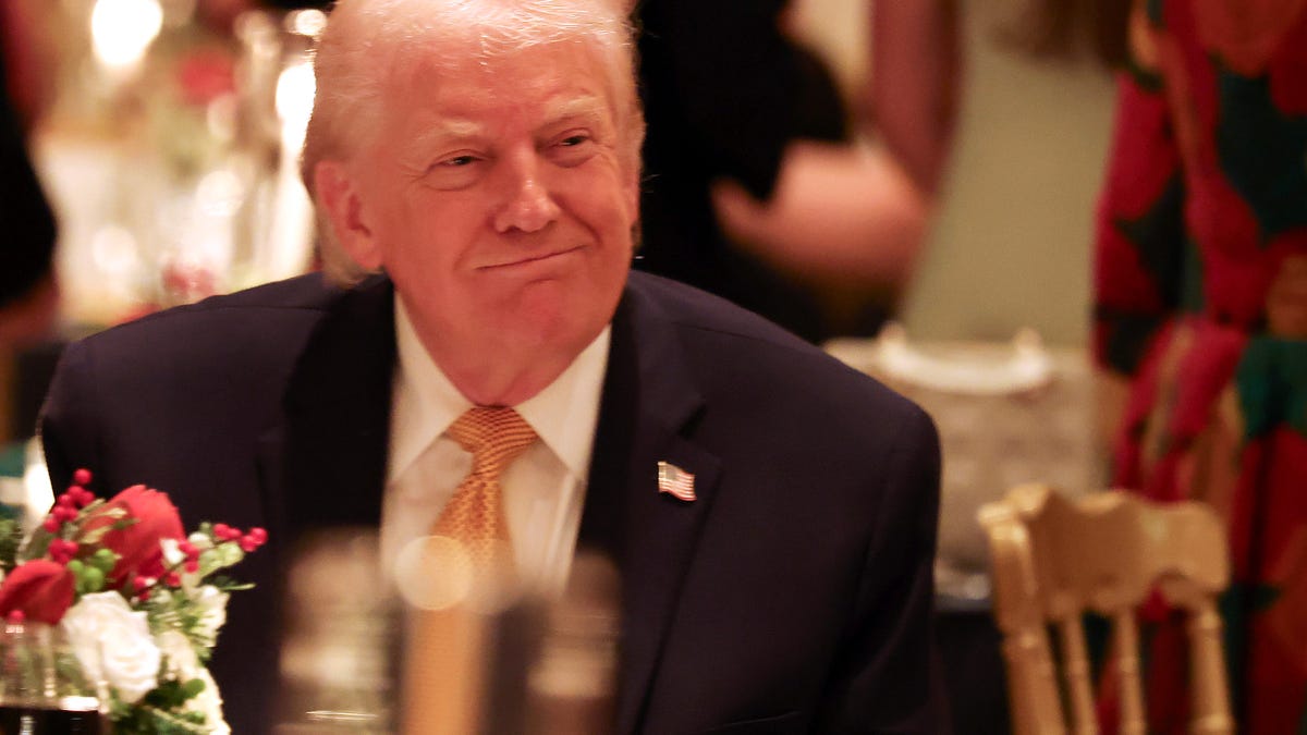 'Radical Left Scum.' Trump Xmas cheer greets rivals, heralds economy
